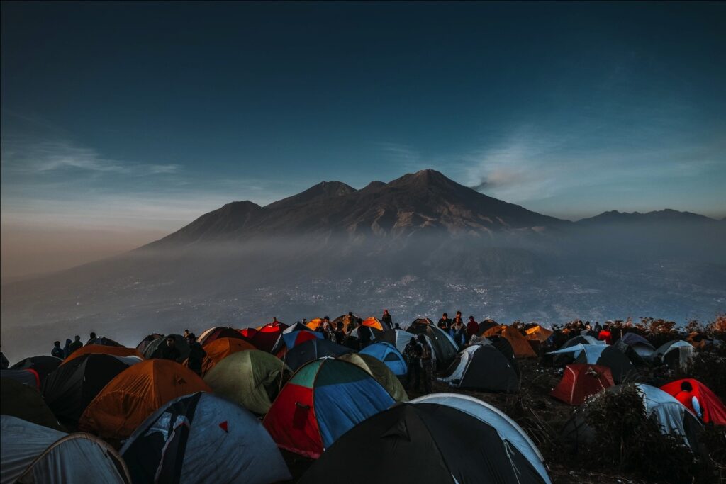 Jalur Tamiajeng Gunung Penanggungan Mojokerto dengan sabana luas dan panorama sunrise pegunungan Arjuno-Welirang