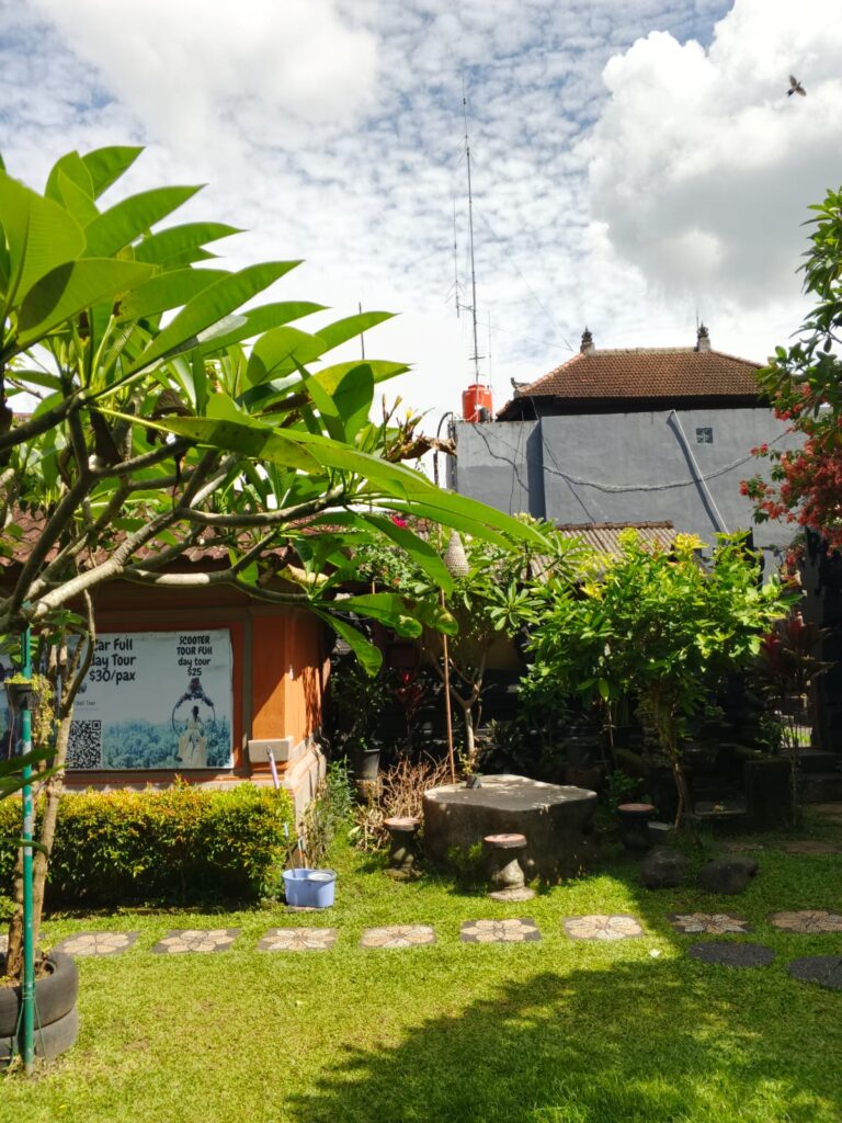 Traveler menikmati suasana homey di Damuh Guest House Ubud dengan harga ramah kantong